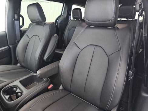 New 2026 Chrysler Voyager LX image 25