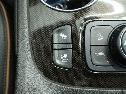Used 2022 GMC Acadia AT4 w/ Technology Package AWD/4WD image 43