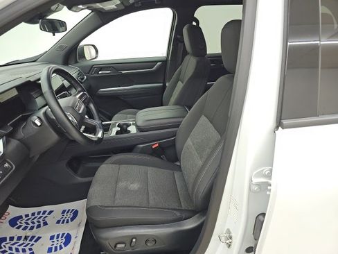 Used 2025 GMC Acadia Elevation image 2