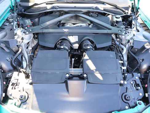 Used 2025 Aston Martin V8 Vantage Coupe RWD image 24