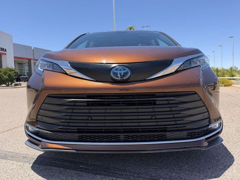 Used 2021 Toyota Sienna XLE FWD image 10