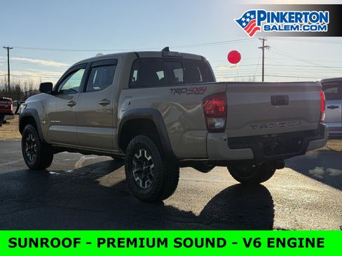 Used 2017 Toyota Tacoma TRD Off-Road image 3