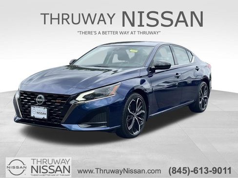 Used 2023 Nissan Altima 2.5 SR FWD image 1