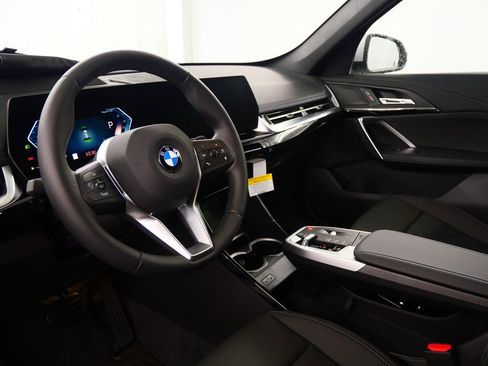 Used 2025 BMW X1 xDrive28i w/ Technology Package image 12