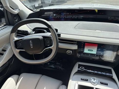 New 2026 Lincoln Navigator L Premier AWD/4WD image 14