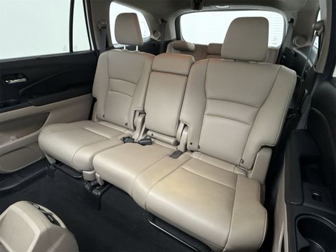 Used 2016 Honda Pilot Touring image 40