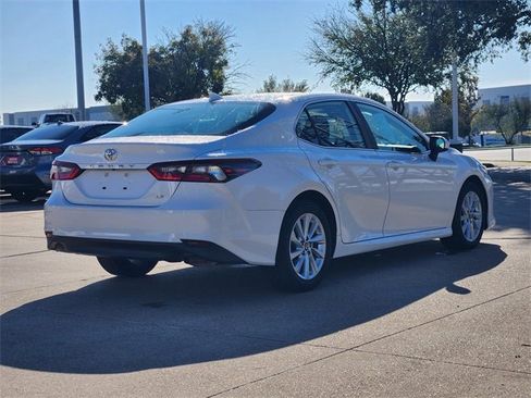 Used 2024 Toyota Camry LE image 3