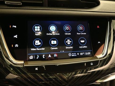 Certified 2025 Cadillac XT6 Premium Luxury w/ Technology Package AWD/4WD image 36