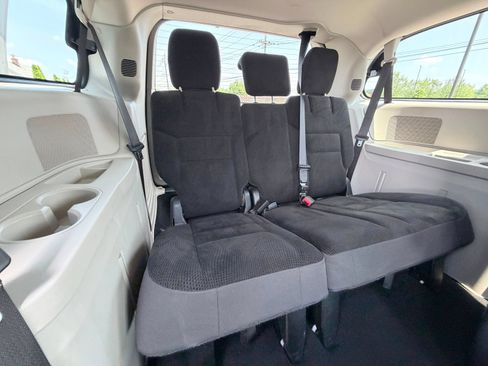 Used 2019 Dodge Grand Caravan SE w/ UConnect Hands-Free Group FWD image 20