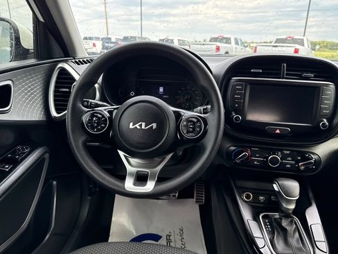 Used 2022 Kia Soul LX FWD image 13