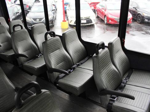 Used 2013 Ford E-450 and Econoline 450 Super Duty w/ Shuttle Bus Prep Pkg image 19