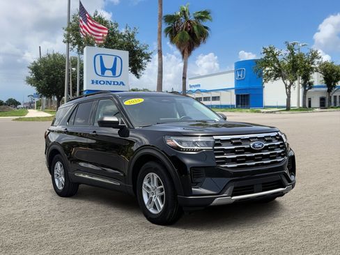 Used 2025 Ford Explorer Active RWD image 1