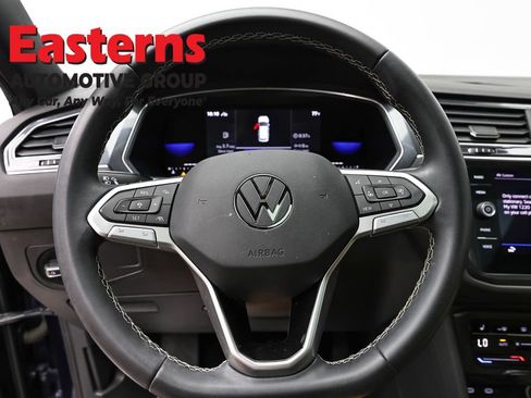 Used 2022 Volkswagen Tiguan SE w/ Panoramic Sunroof Package AWD/4WD image 10