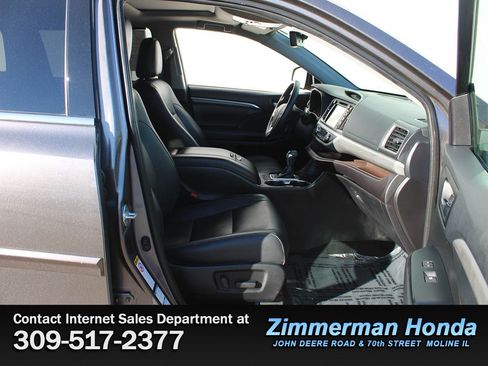Used 2019 Toyota Highlander Limited image 21