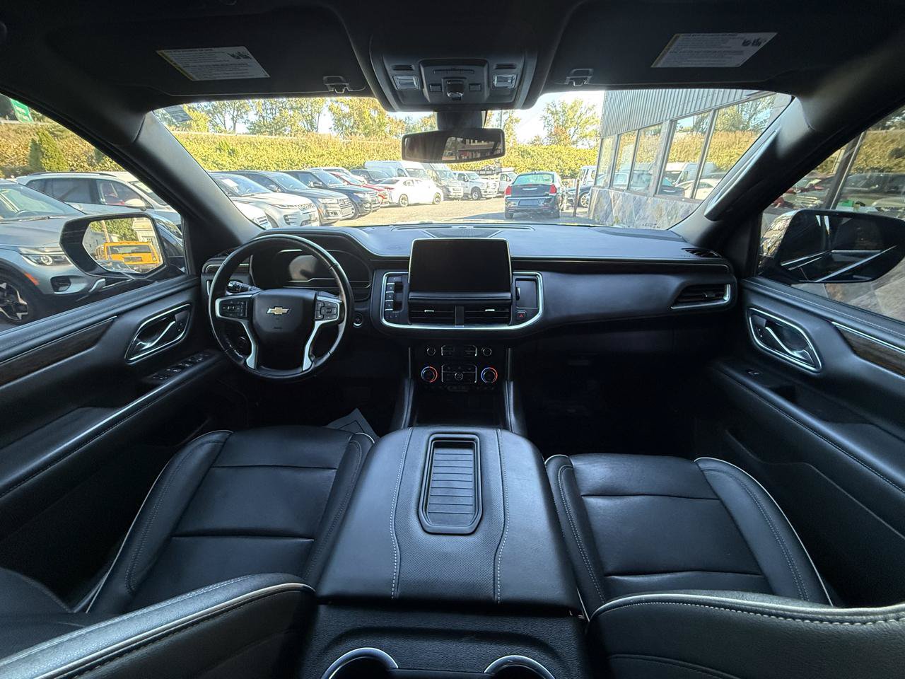 Used 2022 Chevrolet Suburban Premier AWD/4WD image 18
