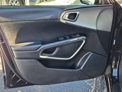 Used 2021 Kia Soul LX image 16