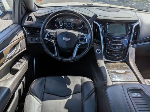 Used 2020 Cadillac Escalade Platinum image 36