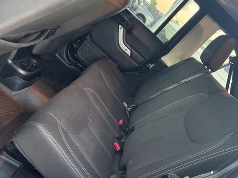 Used 2016 Jeep Wrangler Unlimited Sahara w/ Connectivity Group image 19