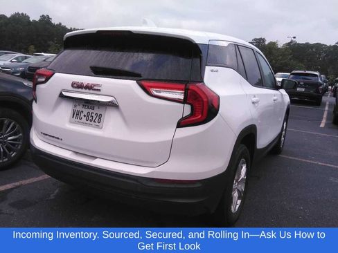 Used 2024 GMC Terrain SLE FWD image 2