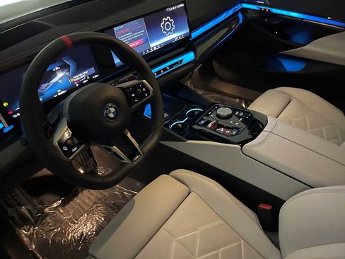 New 2025 BMW i5 M60 w/ Premium Package image 17