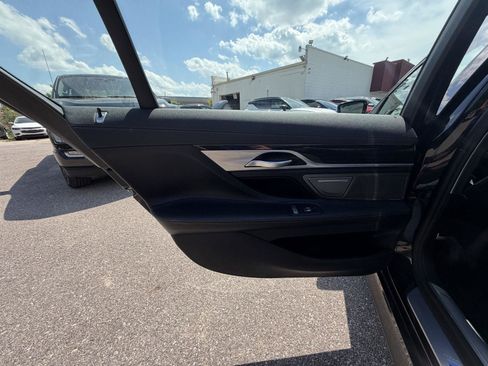 Used 2022 BMW 750i xDrive w/ M Sport Package AWD/4WD image 26