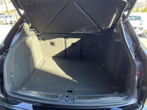 Certified 2023 Porsche Macan image 13