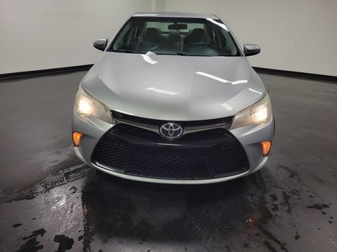 Used 2015 Toyota Camry SE FWD image 2