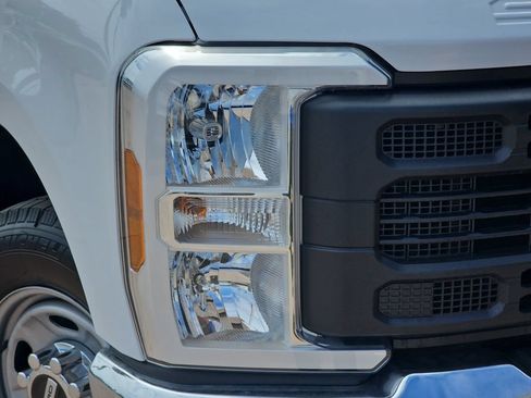 New 2026 Ford F250 XL w/ XL Chrome Package RWD image 33