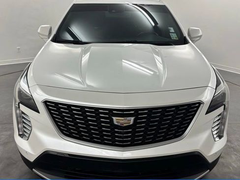 Used 2019 Cadillac XT4 Premium Luxury image 2