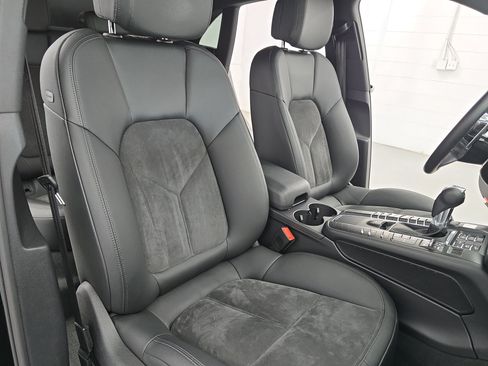 Used 2020 Porsche Macan AWD/4WD image 10