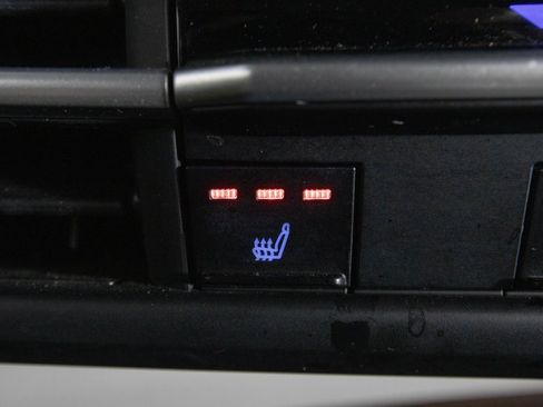 Used 2023 Toyota Sienna XLE image 24