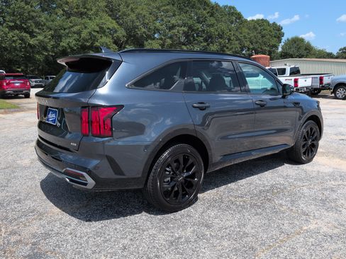 Used 2023 Kia Sorento SX AWD/4WD image 3