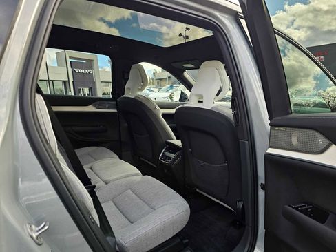 Used 2025 Volvo EX90 Ultra image 13