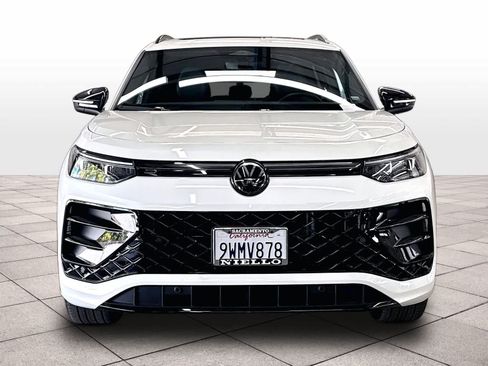 Certified 2026 Volkswagen Tiguan SE R-Line FWD image 2