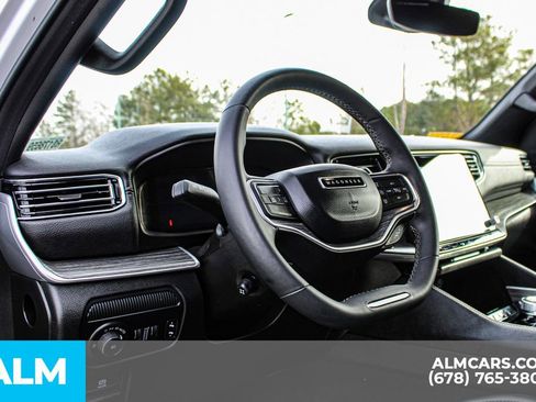 Used 2024 Jeep Wagoneer Series II w/ Flexible Seating Group image 30