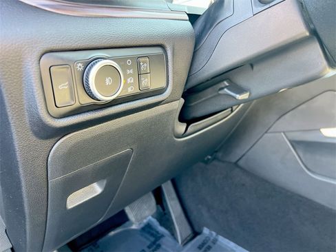 Used 2023 Ford Explorer Limited image 16