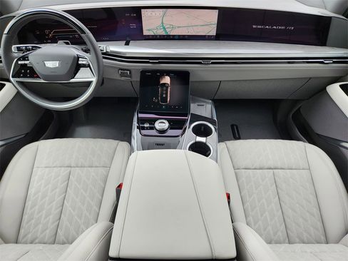 New 2025 Cadillac Escalade IQ Luxury 1 w/ Smart Trailering package image 29