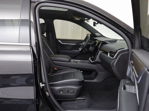 Used 2025 GMC Acadia Denali w/ Super Cruise Package image 20