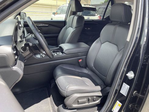 Used 2025 Honda Pilot EX-L image 12