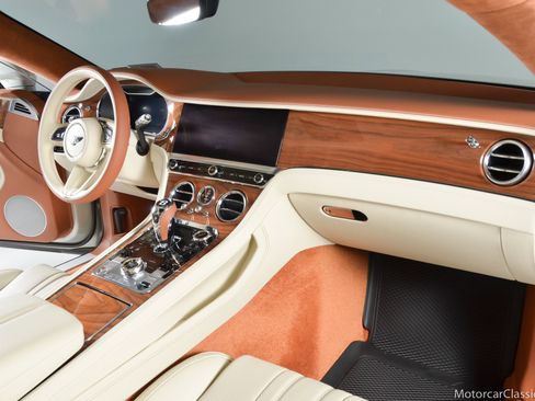 Used 2022 Bentley Continental GT image 31