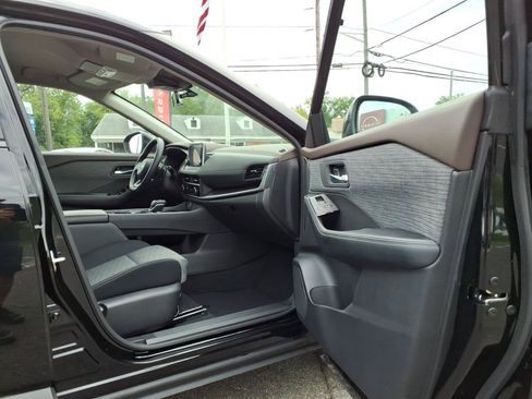 Used 2023 Nissan Rogue SV AWD/4WD image 16