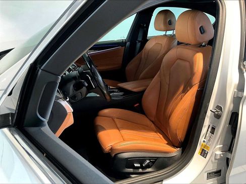 Used 2019 BMW 530e w/ Convenience Package RWD image 8