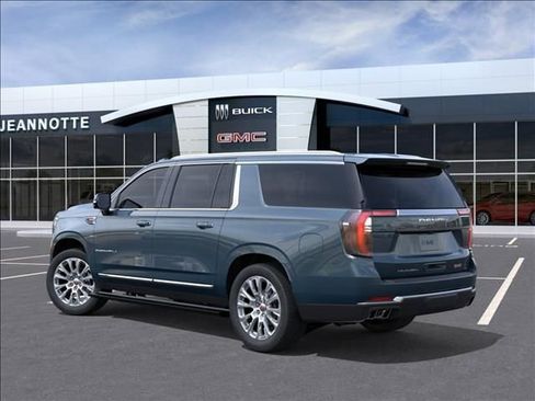 New 2026 GMC Yukon XL Denali w/ Sun & Power Step Package AWD/4WD image 3