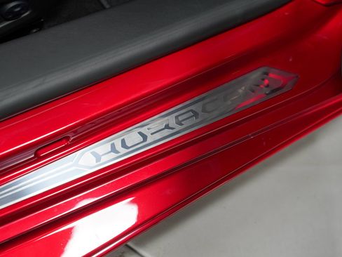 Used 2021 Lamborghini Huracan EVO image 32