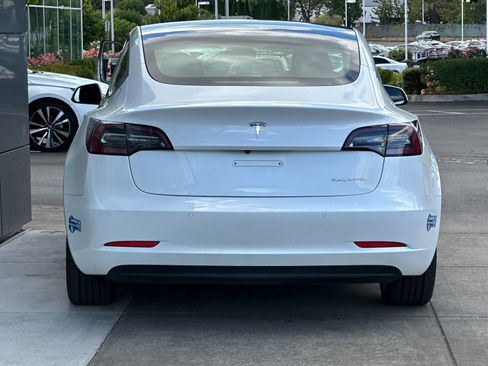 Used 2021 Tesla Model 3 Long Range AWD/4WD image 4