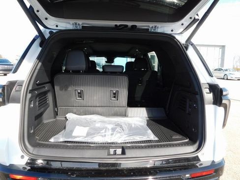 New 2026 Chevrolet Traverse RS w/ LPO, Floor Liner Package FWD image 27