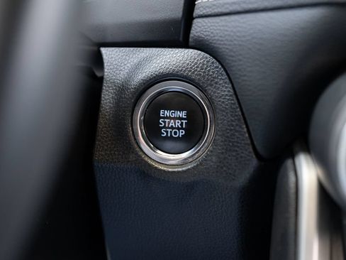 Used 2022 Toyota RAV4 XLE Premium FWD image 30