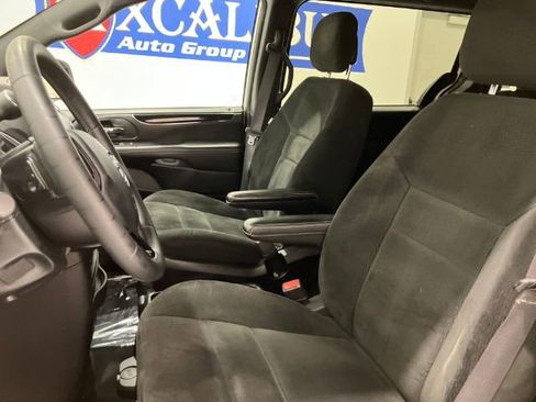 Used 2016 Dodge Grand Caravan SE FWD image 25