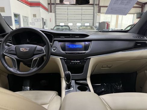 Used 2018 Cadillac XT5 FWD image 20