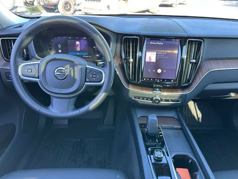 Used 2022 Volvo XC60 B5 Momentum w/ Climate Package image 15